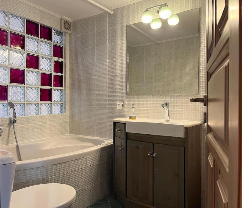 Cute Apartment At The Foot Of Lycabettus Hill Athena Bagian luar foto